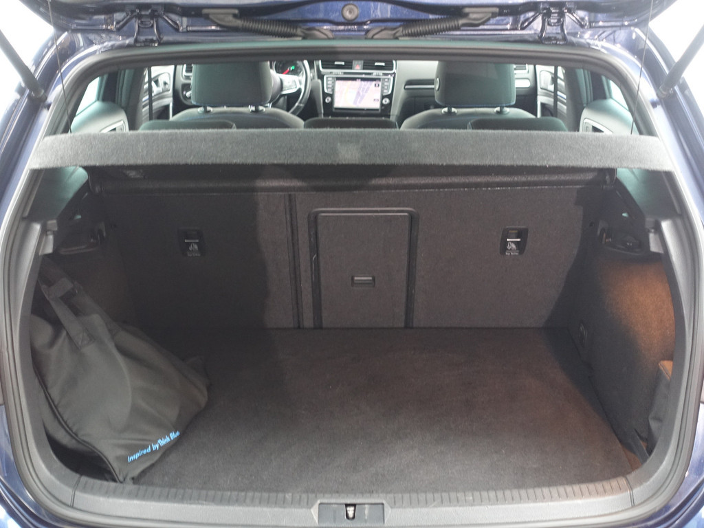 
Volkswagen Golf 1.4 TSI GTE R-Line Aut- ACC, Xenon Led, Camera, Front Assist, Park Assist vol									