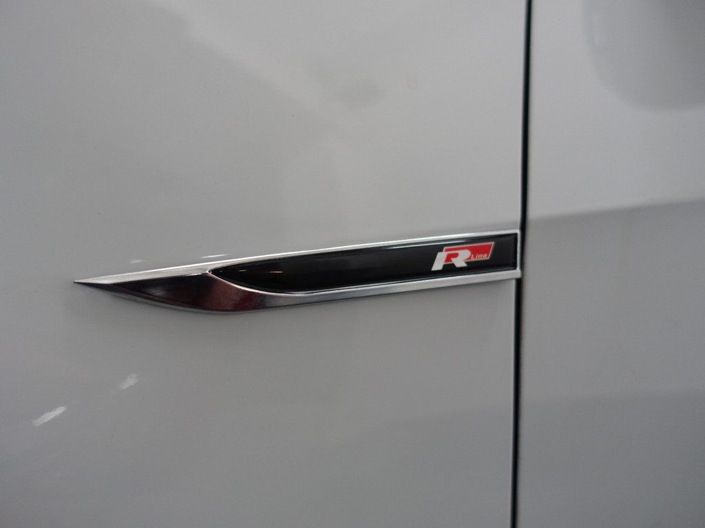 
Volkswagen Golf 1.2 TSI R-Line – Full map Navi, Cruise, PDC, ECC, LMV vol									