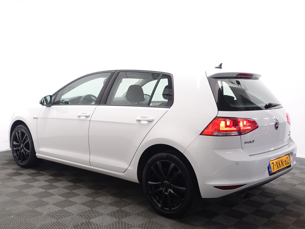 
Volkswagen Golf 1.2 TSI R-Line – Full map Navi, Cruise, PDC, ECC, LMV vol									