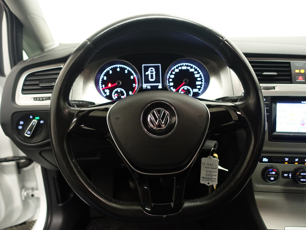 
Volkswagen Golf 1.2 TSI R-Line – Full map Navi, Cruise, PDC, ECC, LMV vol									