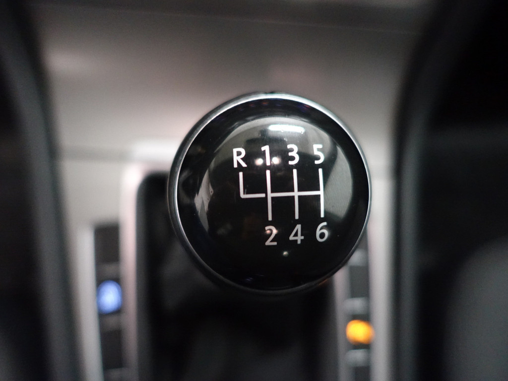 
Volkswagen Golf 1.2 TSI R-Line – Full map Navi, Cruise, PDC, ECC, LMV vol									