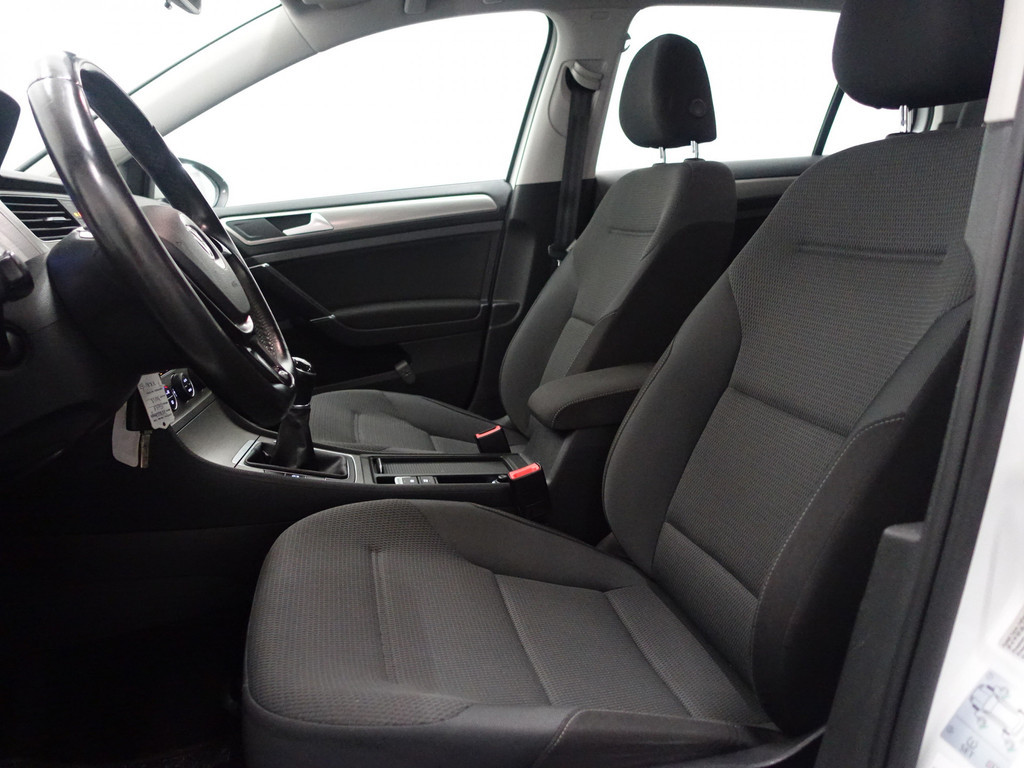 
Volkswagen Golf 1.2 TSI R-Line – Full map Navi, Cruise, PDC, ECC, LMV vol									