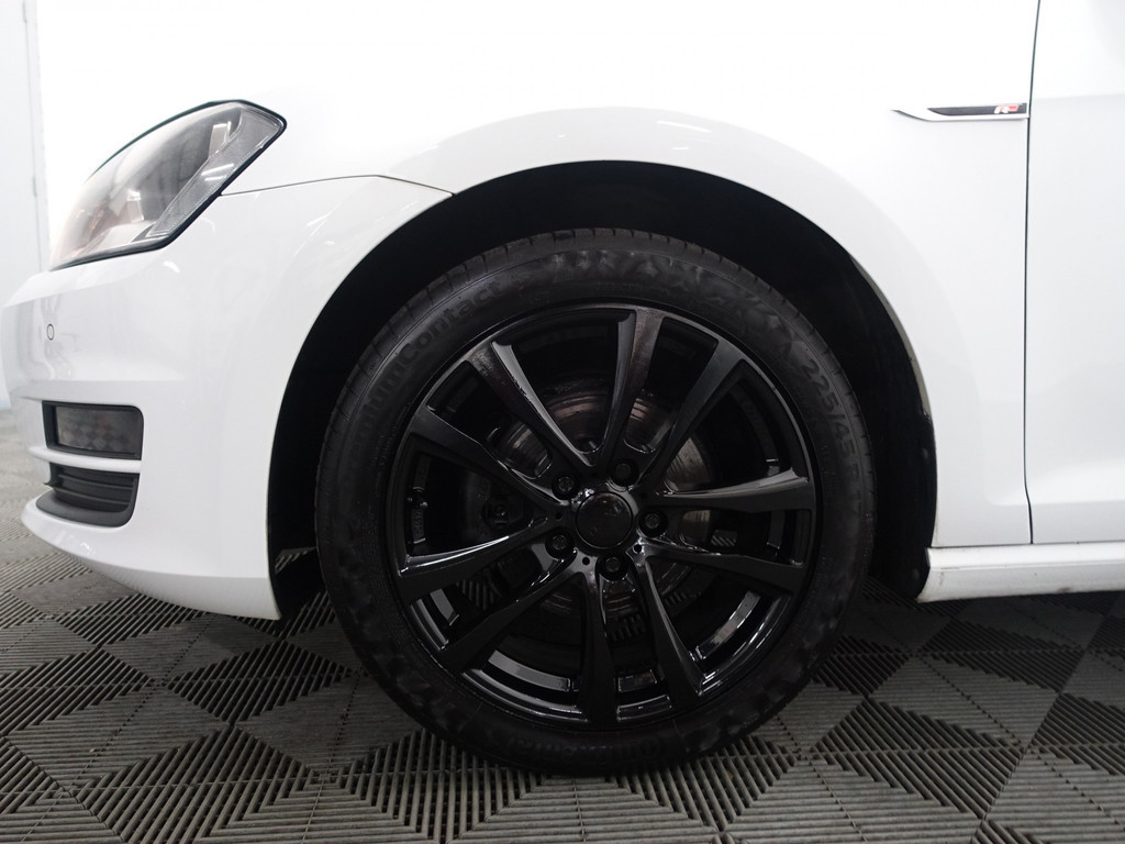 
Volkswagen Golf 1.2 TSI R-Line – Full map Navi, Cruise, PDC, ECC, LMV vol									