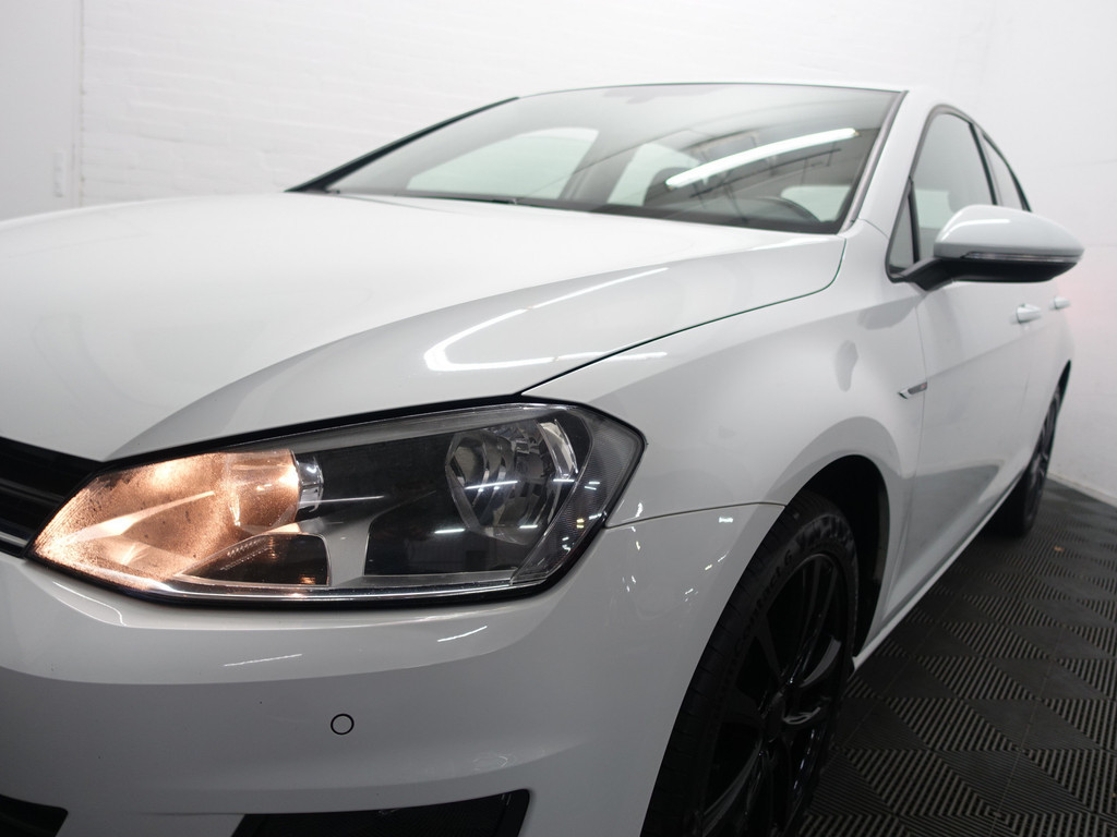 
Volkswagen Golf 1.2 TSI R-Line – Full map Navi, Cruise, PDC, ECC, LMV vol									