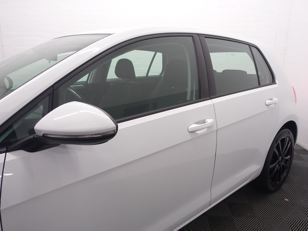 
Volkswagen Golf 1.2 TSI R-Line – Full map Navi, Cruise, PDC, ECC, LMV vol									