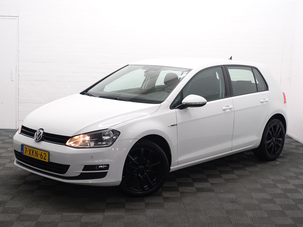 
Volkswagen Golf 1.2 TSI R-Line – Full map Navi, Cruise, PDC, ECC, LMV vol									