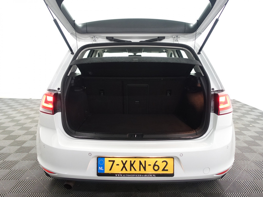 
Volkswagen Golf 1.2 TSI R-Line – Full map Navi, Cruise, PDC, ECC, LMV vol									