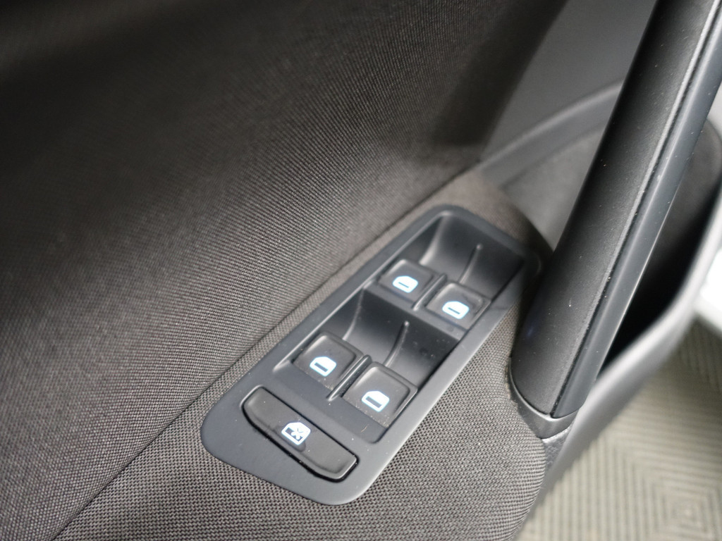 
Volkswagen Golf 1.2 TSI Highline+ Park Assist, Clima, Navi, Cruise, Elek Pakket vol									