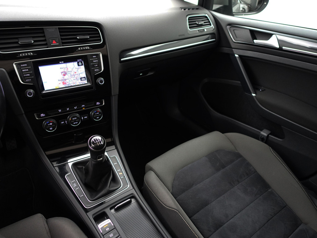 
								Volkswagen Golf 1.4 TSI ACT Highline+ Panoramadak, Park Assist, Sport Interieur, Cruise, Clima vol									