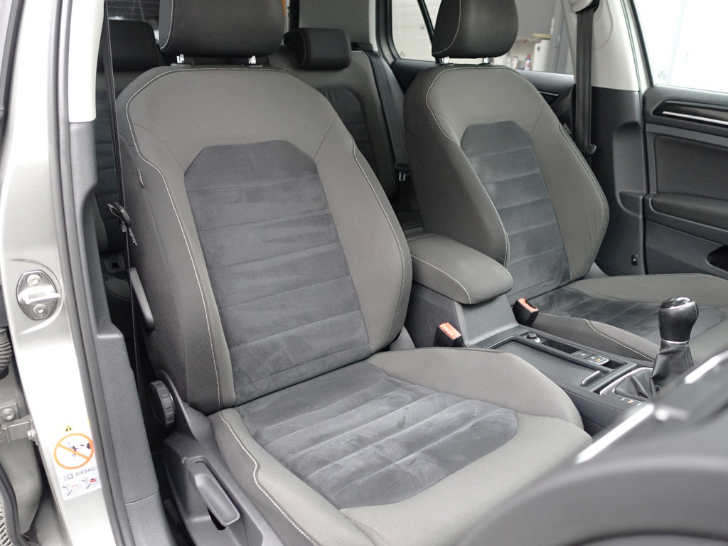 
								Volkswagen Golf 1.4 TSI ACT Highline+ Panoramadak, Park Assist, Sport Interieur, Cruise, Clima vol									