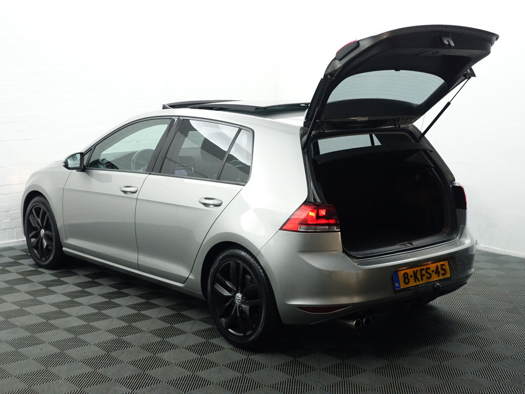 
								Volkswagen Golf 1.4 TSI ACT Highline+ Panoramadak, Park Assist, Sport Interieur, Cruise, Clima vol									