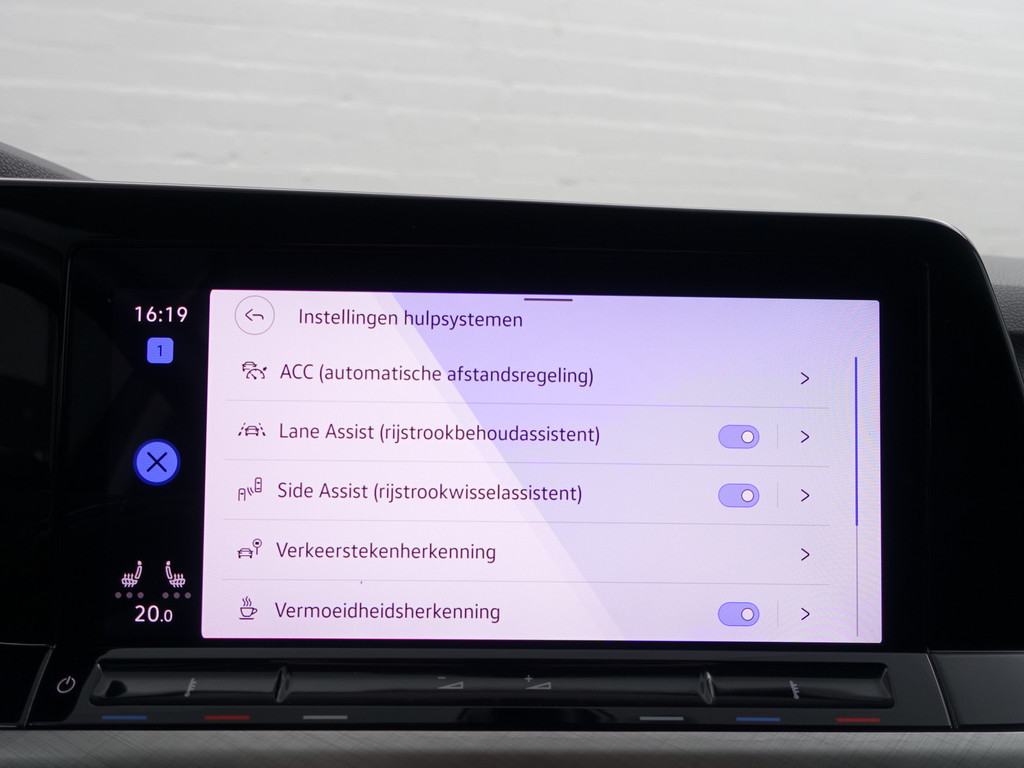 
								Volkswagen Golf 1.0 eTSI Highline Advance Aut- Stoelmassage, Memory, Sfeerverlichting, Park Pilot, Park Assist, Ada Cruise, Stuur/Stoelverwarming vol									