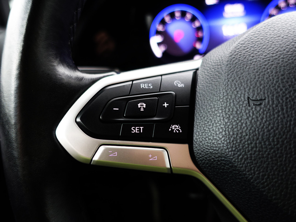 
								Volkswagen Golf 1.0 eTSI Highline Advance Aut- Stoelmassage, Memory, Sfeerverlichting, Park Pilot, Park Assist, Ada Cruise, Stuur/Stoelverwarming vol									