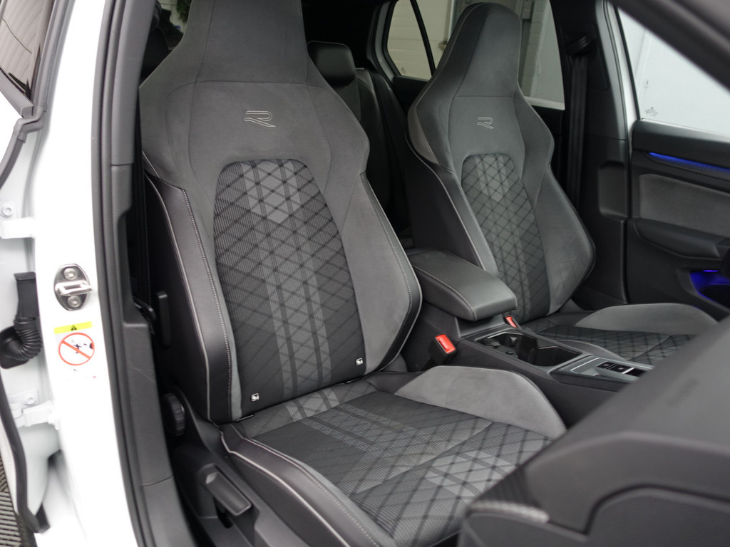 
Volkswagen Golf 1.5 eTSI R Line Aut- Panodak, Harman Kardon, Sfeerverlichting, CarPlay, Stuur/Stoelverwarming, Camera, Dynamic Select vol									