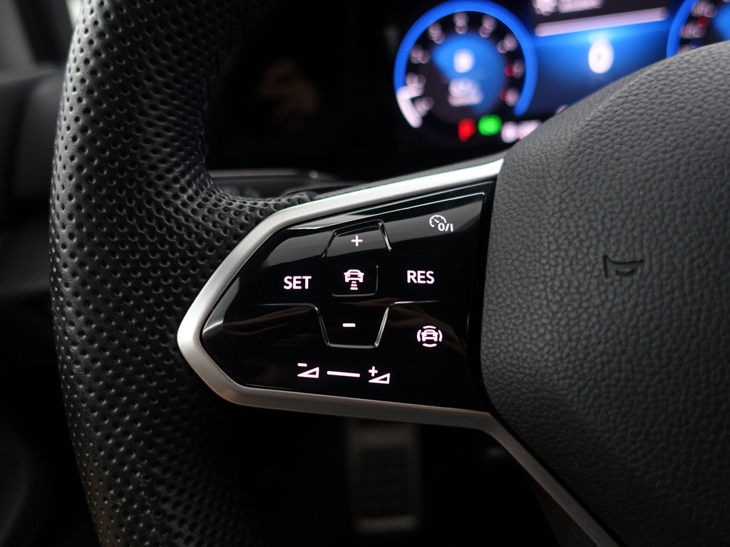 
Volkswagen Golf 1.5 eTSI R Line Aut- Panodak, Harman Kardon, Sfeerverlichting, CarPlay, Stuur/Stoelverwarming, Camera, Dynamic Select vol									