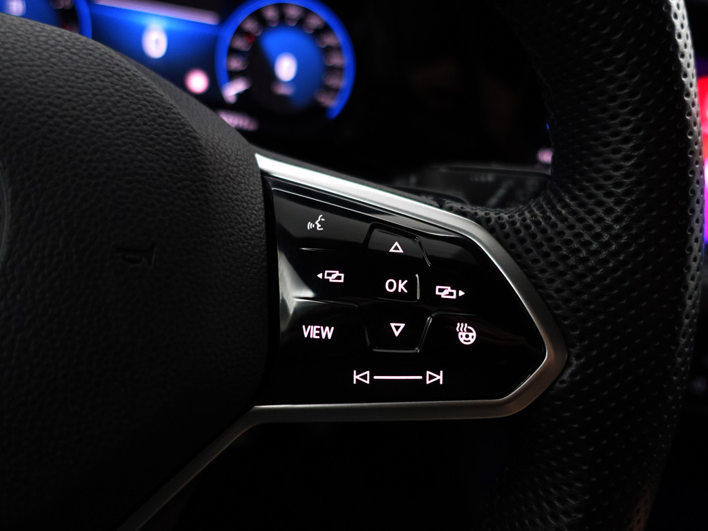 
Volkswagen Golf 1.5 eTSI R Line Aut- Panodak, Harman Kardon, Sfeerverlichting, CarPlay, Stuur/Stoelverwarming, Camera, Dynamic Select vol									