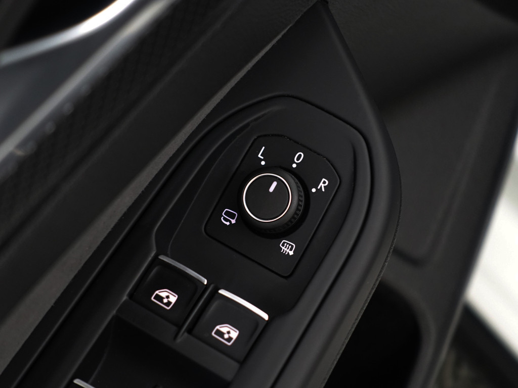 
Volkswagen Golf 1.5 eTSI R Line Aut- Panodak, Harman Kardon, Sfeerverlichting, CarPlay, Stuur/Stoelverwarming, Camera, Dynamic Select vol									