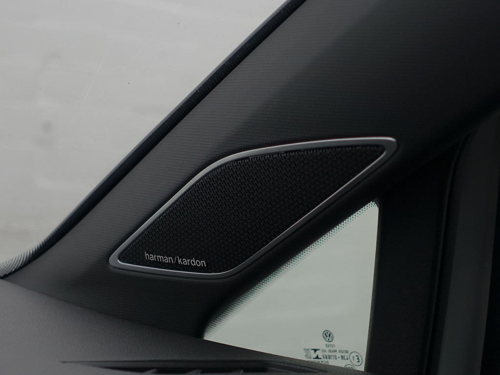 
Volkswagen Golf 1.5 eTSI R Line Aut- Panodak, Harman Kardon, Sfeerverlichting, CarPlay, Stuur/Stoelverwarming, Camera, Dynamic Select vol									