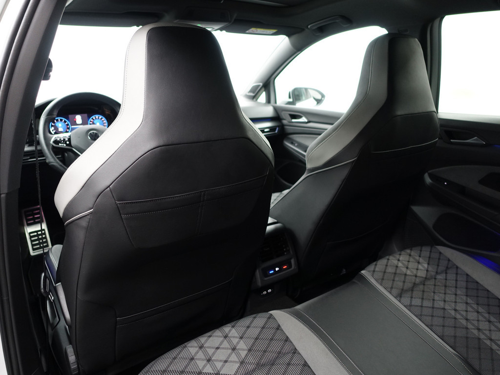 
Volkswagen Golf 1.5 eTSI R Line Aut- Panodak, Harman Kardon, Sfeerverlichting, CarPlay, Stuur/Stoelverwarming, Camera, Dynamic Select vol									