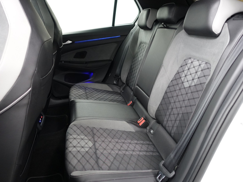 
Volkswagen Golf 1.5 eTSI R Line Aut- Panodak, Harman Kardon, Sfeerverlichting, CarPlay, Stuur/Stoelverwarming, Camera, Dynamic Select vol									