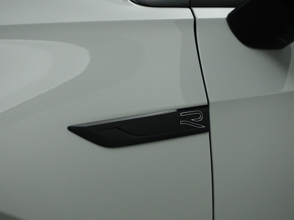 
Volkswagen Golf 1.5 eTSI R Line Aut- Panodak, Harman Kardon, Sfeerverlichting, CarPlay, Stuur/Stoelverwarming, Camera, Dynamic Select vol									