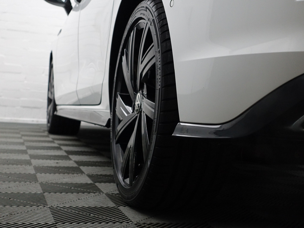 
Volkswagen Golf 1.5 eTSI R Line Aut- Panodak, Harman Kardon, Sfeerverlichting, CarPlay, Stuur/Stoelverwarming, Camera, Dynamic Select vol									