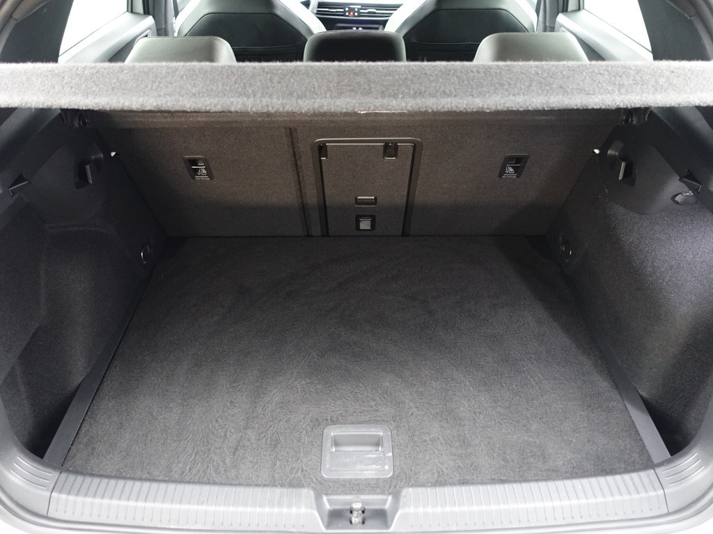 
Volkswagen Golf 1.5 eTSI R Line Aut- Panodak, Harman Kardon, Sfeerverlichting, CarPlay, Stuur/Stoelverwarming, Camera, Dynamic Select vol									