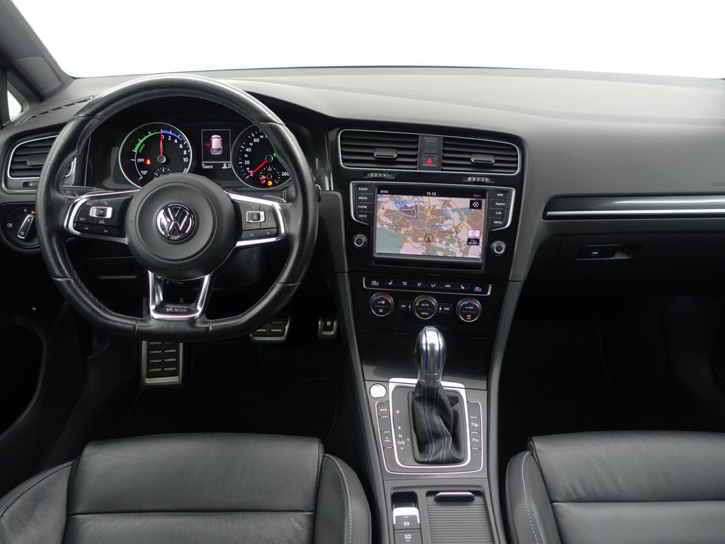 
Volkswagen Golf 1.4 TSI GTE Performance Aut- Panoramadak, CarPlay, Sport Leder, Keyless, Ada Cruise, Camera, Xenon Led, Park Assist vol									