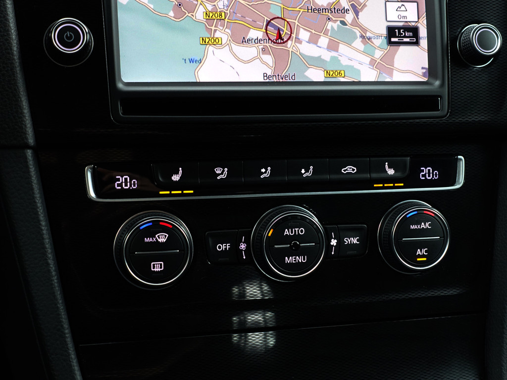 
Volkswagen Golf 1.4 TSI GTE Performance Aut- Panoramadak, CarPlay, Sport Leder, Keyless, Ada Cruise, Camera, Xenon Led, Park Assist vol									