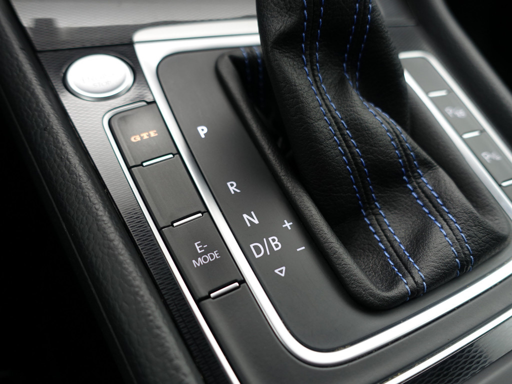 
Volkswagen Golf 1.4 TSI GTE Performance Aut- Panoramadak, CarPlay, Sport Leder, Keyless, Ada Cruise, Camera, Xenon Led, Park Assist vol									