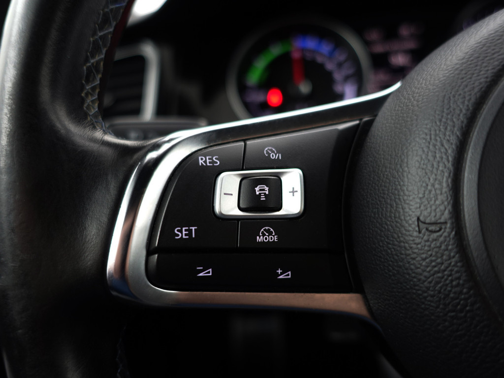 
Volkswagen Golf 1.4 TSI GTE Performance Aut- Panoramadak, CarPlay, Sport Leder, Keyless, Ada Cruise, Camera, Xenon Led, Park Assist vol									