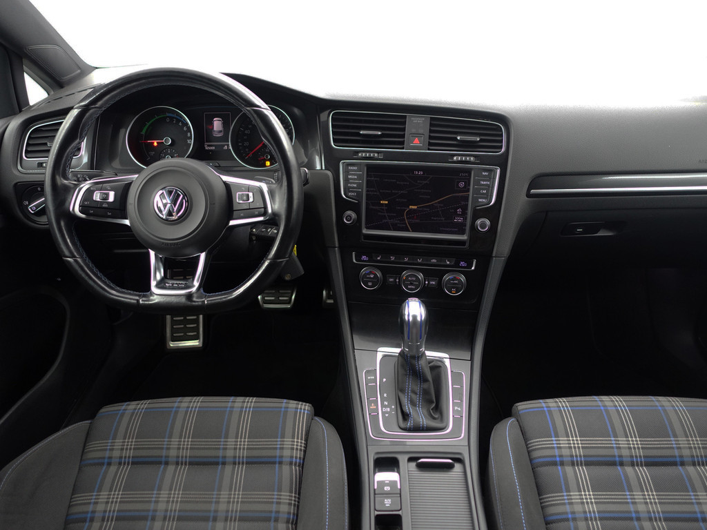 
								Volkswagen Golf 1.4 TSI GTE Highline Aut- Park Assist, Ada Cruise, Xenon Led, Stoelverwarming, Clima vol									
