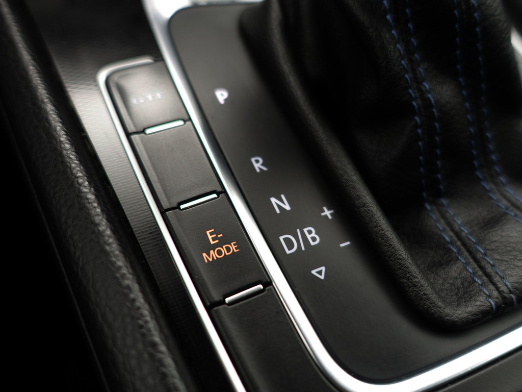 
								Volkswagen Golf 1.4 TSI GTE Highline Aut- Panodak, Xenon Led, Park Assist, Camera, Navi, Clima vol									