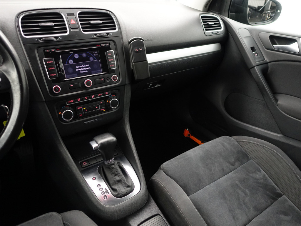 
Volkswagen Golf 1.4 TSI Highline Aut- Sport Interieur, Navi, Clima, Cruise, Bluetooth Audio vol									