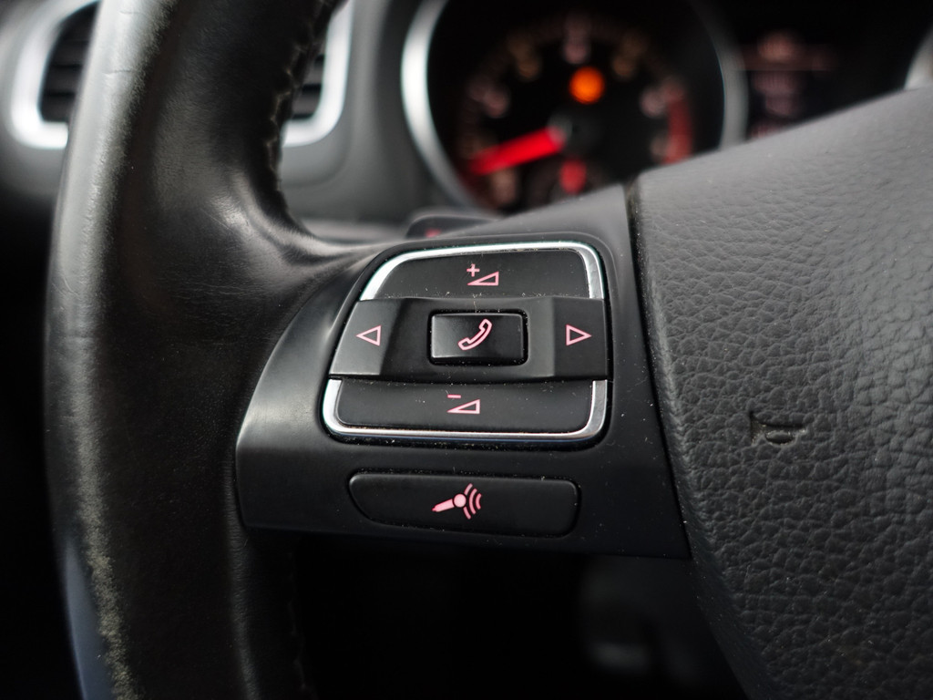 
Volkswagen Golf 1.4 TSI Highline Aut- Sport Interieur, Navi, Clima, Cruise, Bluetooth Audio vol									