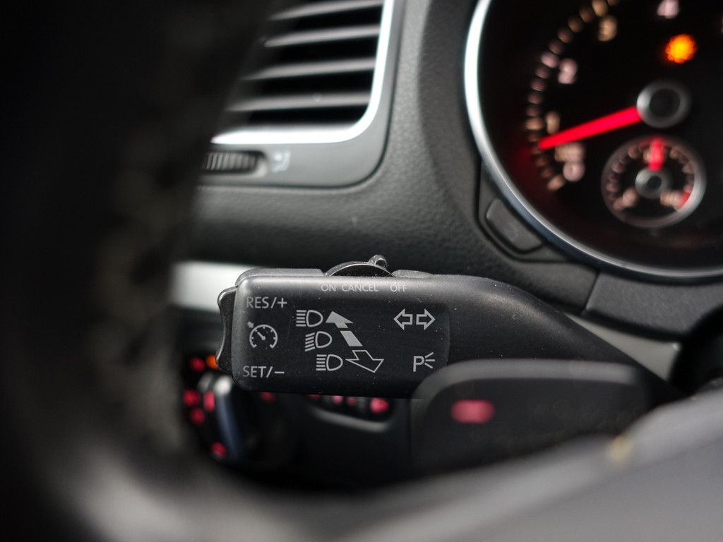 
Volkswagen Golf 1.4 TSI Highline Aut- Sport Interieur, Navi, Clima, Cruise, Bluetooth Audio vol									