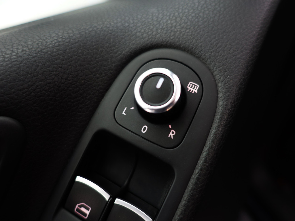 
Volkswagen Golf 1.4 TSI Highline Aut- Sport Interieur, Navi, Clima, Cruise, Bluetooth Audio vol									