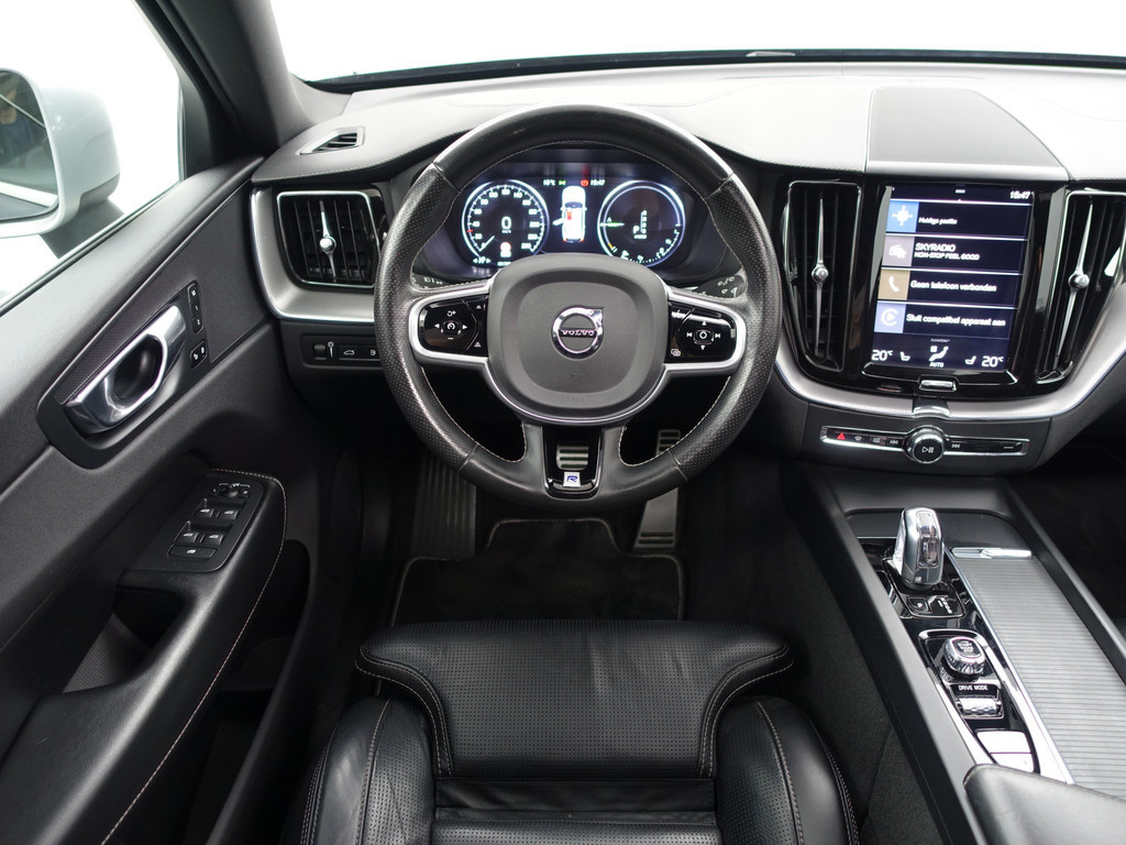 
Volvo XC60 2.0 T8 Twin Engine AWD R-Design Aut- Stoelkoeling, Stuur/Stoelverwarming, Panodak, Memory, Blis, Camera vol									