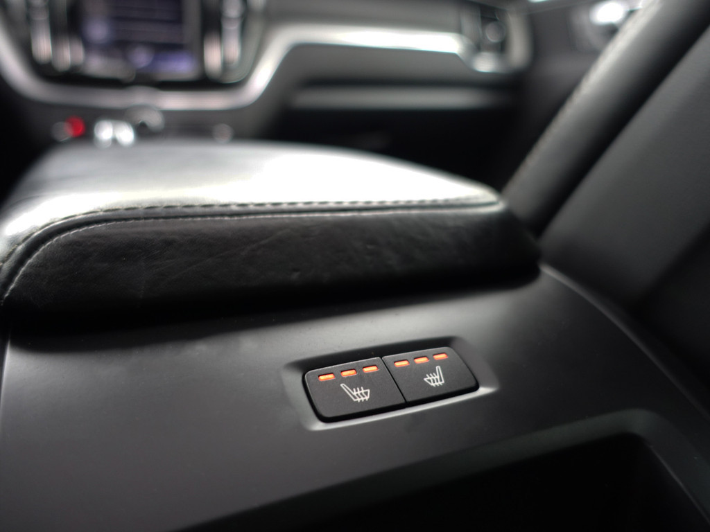 
Volvo XC60 2.0 T8 Twin Engine AWD R-Design Aut- Stoelkoeling, Stuur/Stoelverwarming, Panodak, Memory, Blis, Camera vol									