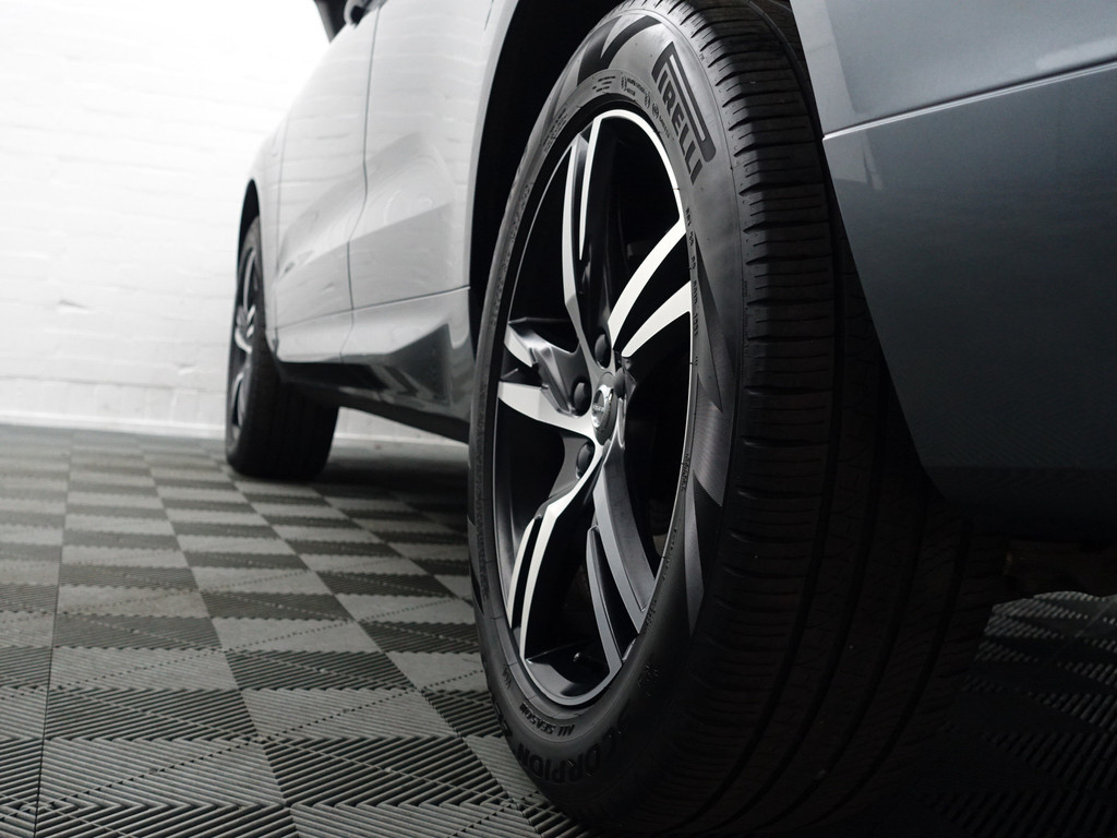 
Volvo XC60 2.0 T8 Twin Engine AWD R-Design Aut- Stoelkoeling, Stuur/Stoelverwarming, Panodak, Memory, Blis, Camera vol									