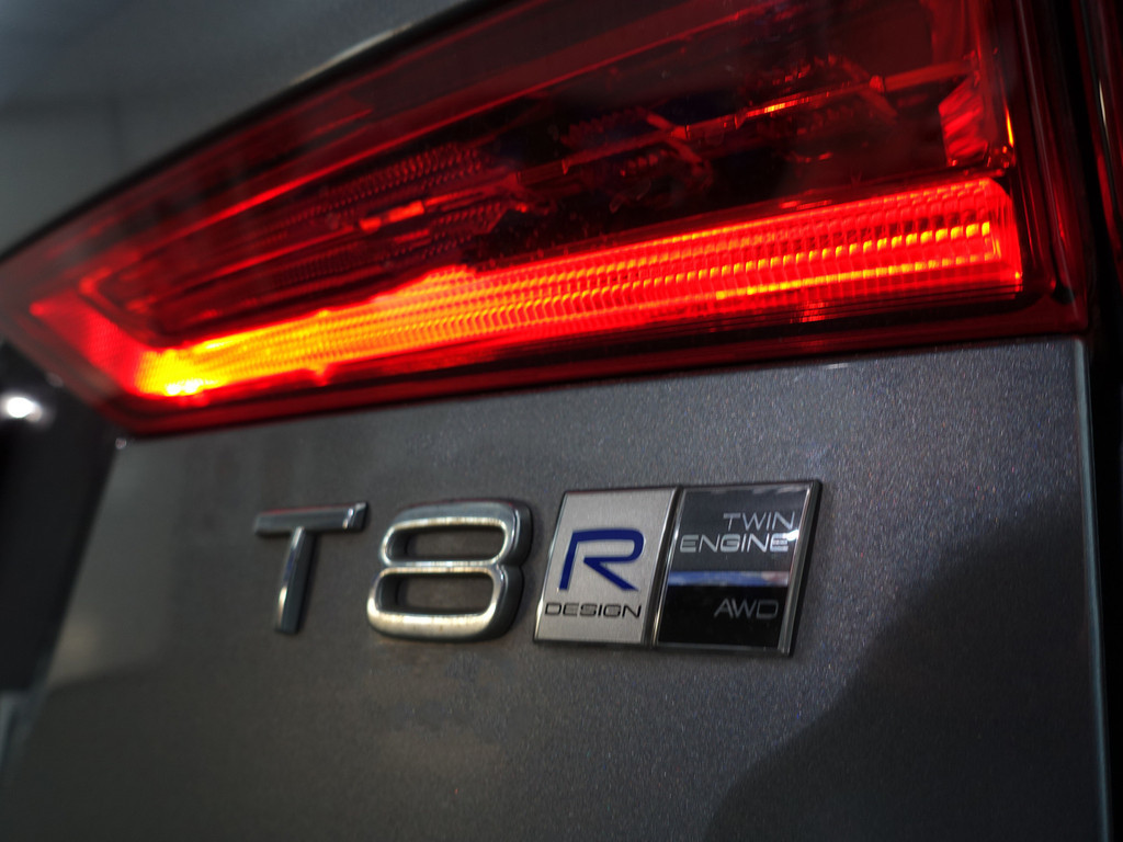 
Volvo XC60 2.0 T8 Twin Engine AWD R-Design Aut- Stoelkoeling, Stuur/Stoelverwarming, Panodak, Memory, Blis, Camera vol									