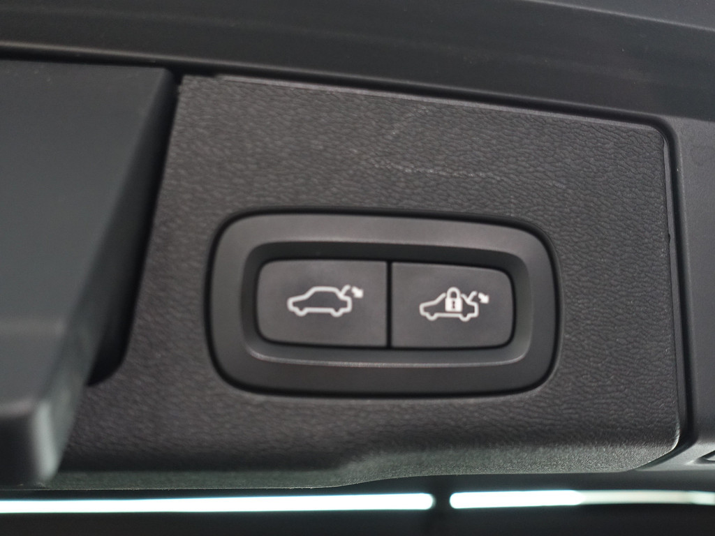 
Volvo XC60 2.0 T8 Twin Engine AWD R-Design Aut- Stoelkoeling, Stuur/Stoelverwarming, Panodak, Memory, Blis, Camera vol									