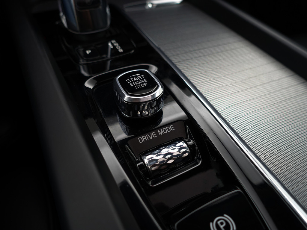 
Volvo XC60 2.0 T8 Twin Engine AWD Inscription Blackpack Aut- Panoramadak, Memory, Xenon led, Blis, Dynamic Select, Elek Trekhaak, Lane Assist vol									