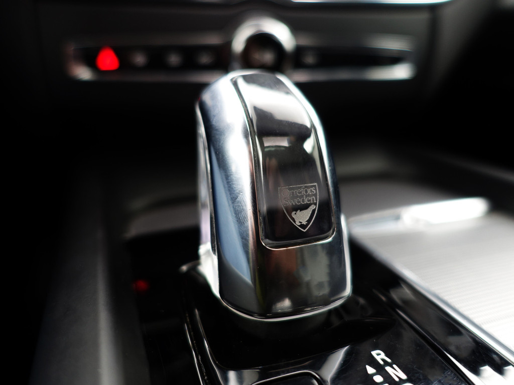 
Volvo XC60 2.0 T8 Twin Engine AWD Inscription Blackpack Aut- Panoramadak, Memory, Xenon led, Blis, Dynamic Select, Elek Trekhaak, Lane Assist vol									