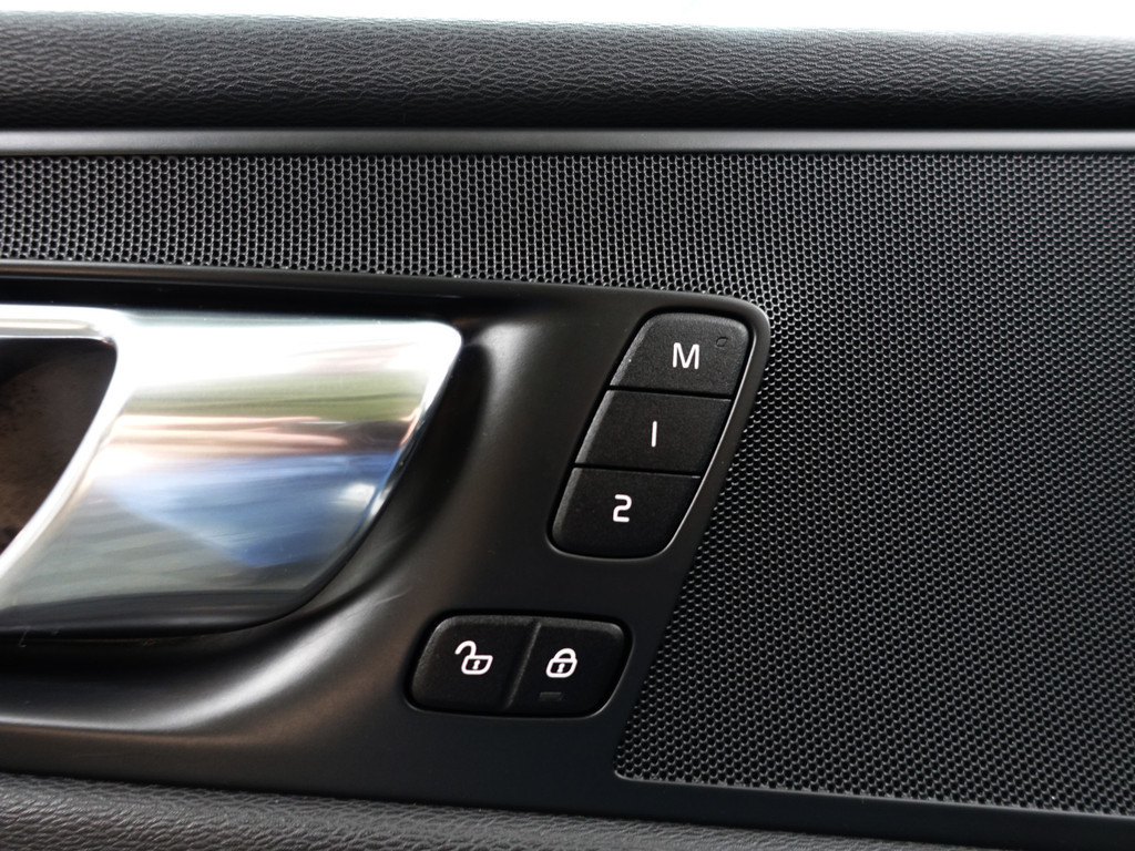 
Volvo XC60 2.0 T8 Twin Engine AWD Inscription Blackpack Aut- Panoramadak, Memory, Xenon led, Blis, Dynamic Select, Elek Trekhaak, Lane Assist vol									