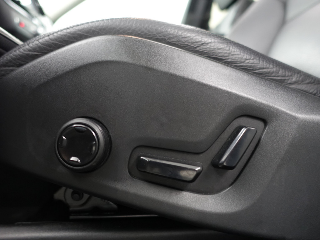 
Volvo XC60 2.0 T8 Twin Engine AWD Inscription Blackpack Aut- Panoramadak, Memory, Xenon led, Blis, Dynamic Select, Elek Trekhaak, Lane Assist vol									