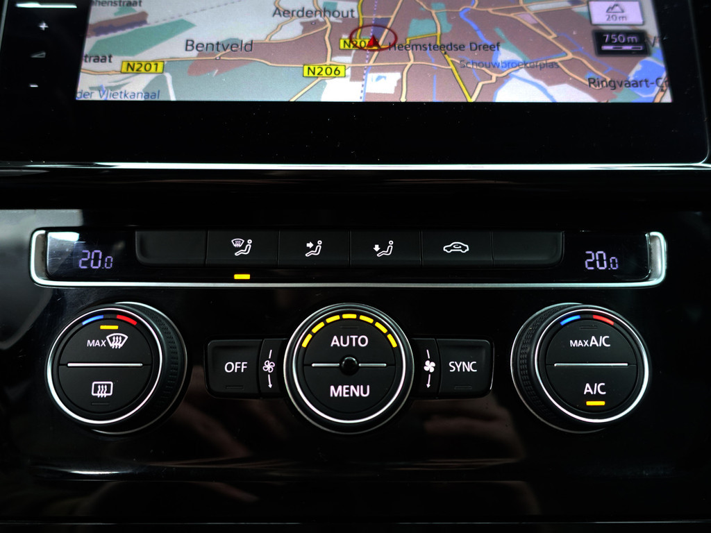 
								Volkswagen Golf 1.5 TSI R Line+ Panoramadak, Ada Cruise, Xenon Led, Keyless, Dynamic Select, Park Assist, Camera, Virtual Cockpit vol									