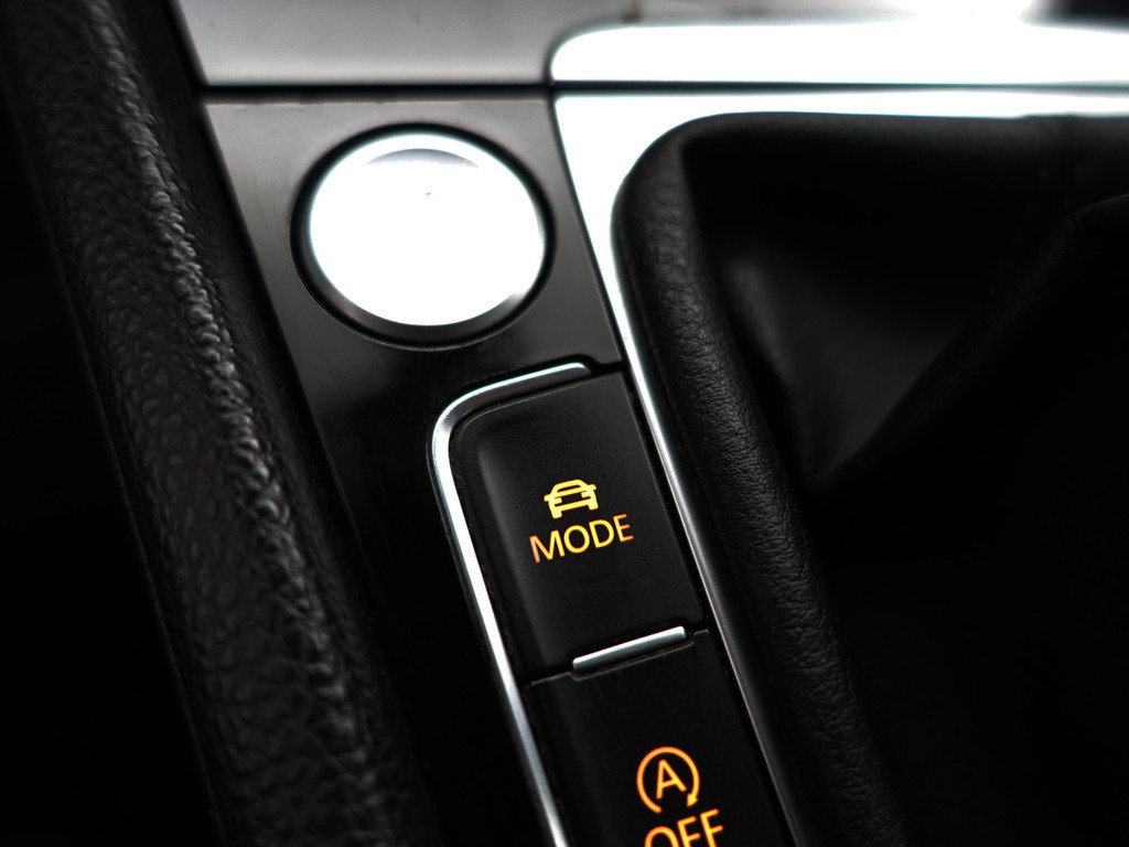 
								Volkswagen Golf 1.5 TSI R Line+ Panoramadak, Ada Cruise, Xenon Led, Keyless, Dynamic Select, Park Assist, Camera, Virtual Cockpit vol									