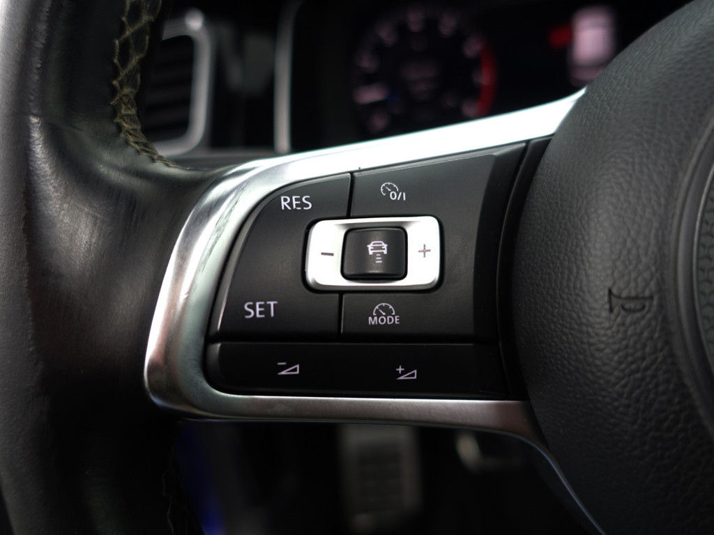 
								Volkswagen Golf 1.5 TSI R Line+ Panoramadak, Ada Cruise, Xenon Led, Keyless, Dynamic Select, Park Assist, Camera, Virtual Cockpit vol									