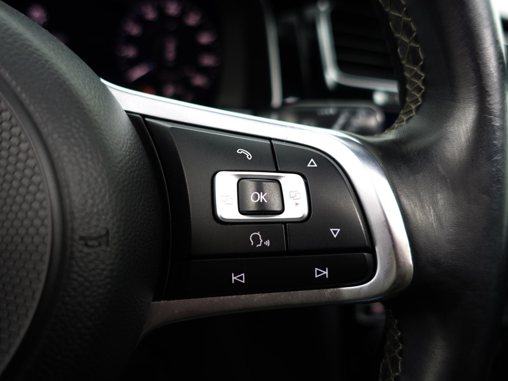 
								Volkswagen Golf 1.5 TSI R Line+ Panoramadak, Ada Cruise, Xenon Led, Keyless, Dynamic Select, Park Assist, Camera, Virtual Cockpit vol									